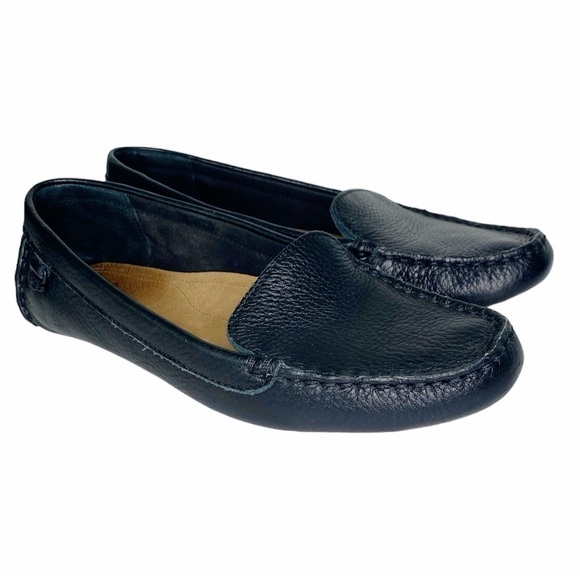 UGG Women's Flores Black Leather Moccasin Flats Size 7.5 round toe slip on flats - Picture 2 of 12